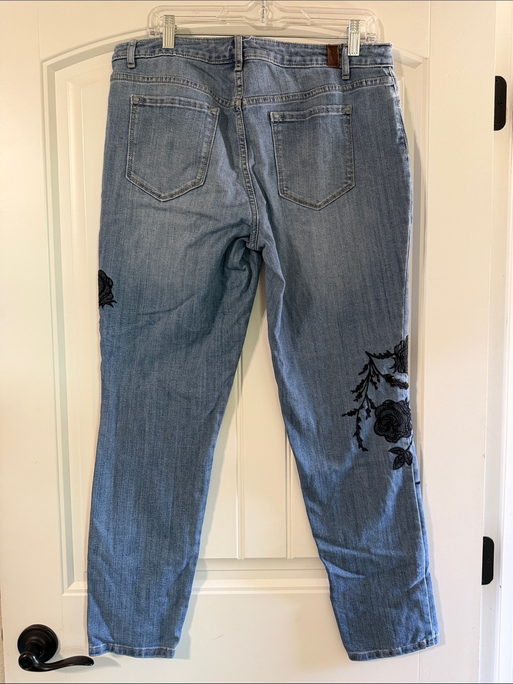 Vera Wang Light Blue Skinny Jeans with Black Rose Embroidery - Picture 2 of 2